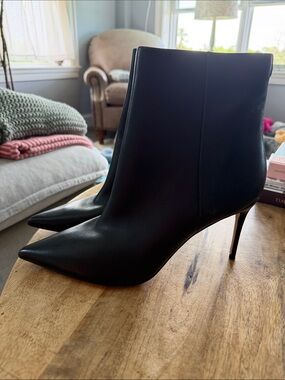 Guess Black Pointed-Toe Stiletto Ankle Boots